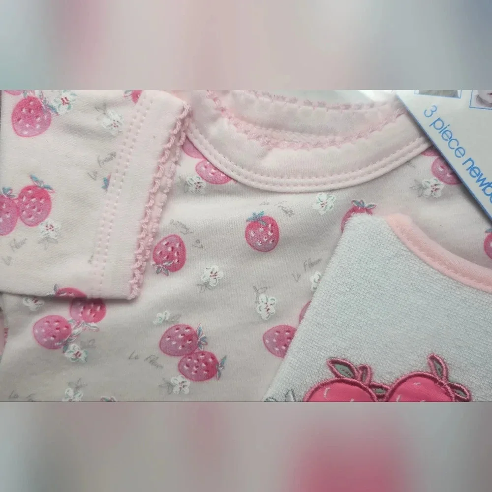 Vintage Baby Connection 3 Piece Newborn Girls Novelty Set Bib Onesie Booties NIB